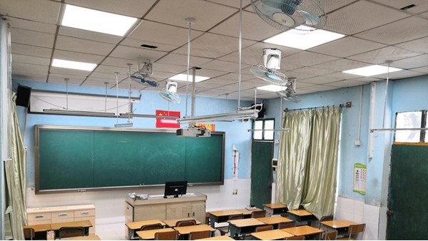 教室照明事關(guān)學(xué)生視力的健康發(fā)展，對(duì)學(xué)校近視防控至關(guān)重要