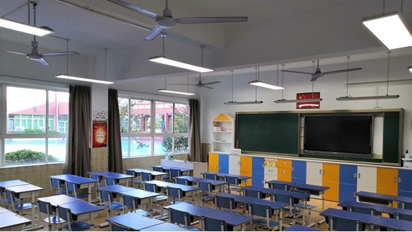 學(xué)校做好學(xué)生近視防控工作，選擇華輝教育照明LED護(hù)眼教室燈具