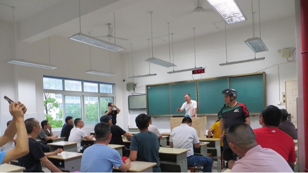 喜報(bào)！江蘇啟東教室照明燈光改造項(xiàng)目現(xiàn)場(chǎng)觀摩會(huì)在啟東中專(zhuān)舉行