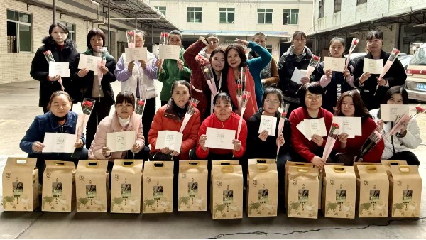 當鮮花遇見光：維格教育照明的女神節(jié)藏著多少溫柔彩蛋