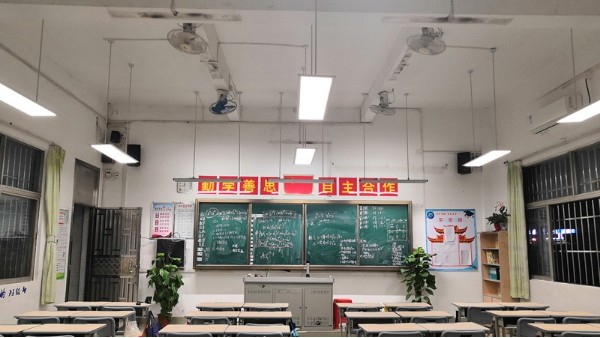 LED護(hù)眼教室燈具是如何呵護(hù)學(xué)生的視力健康？有效預(yù)防近視