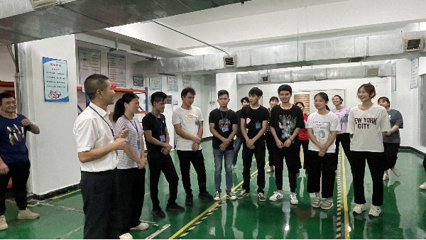 最美人間四月天，華輝教育照明員工活動正當(dāng)時~