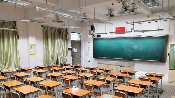 華輝開(kāi)講啦~如何選擇護(hù)眼教室燈？需要哪些關(guān)鍵指標(biāo)？